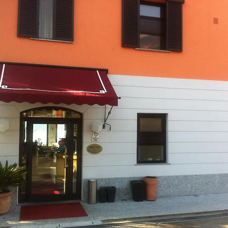 Hotel Lido Ranco Exteriör bild