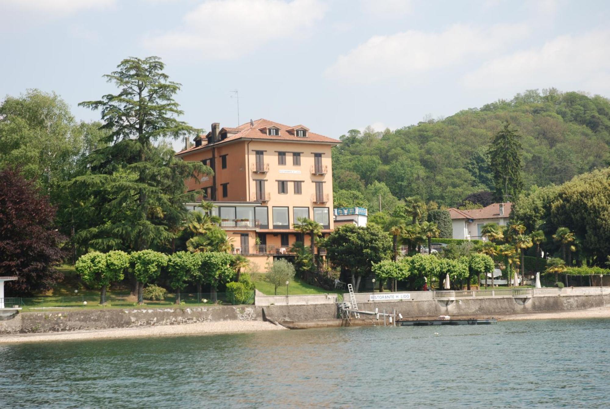 Hotel Lido Ranco Exteriör bild