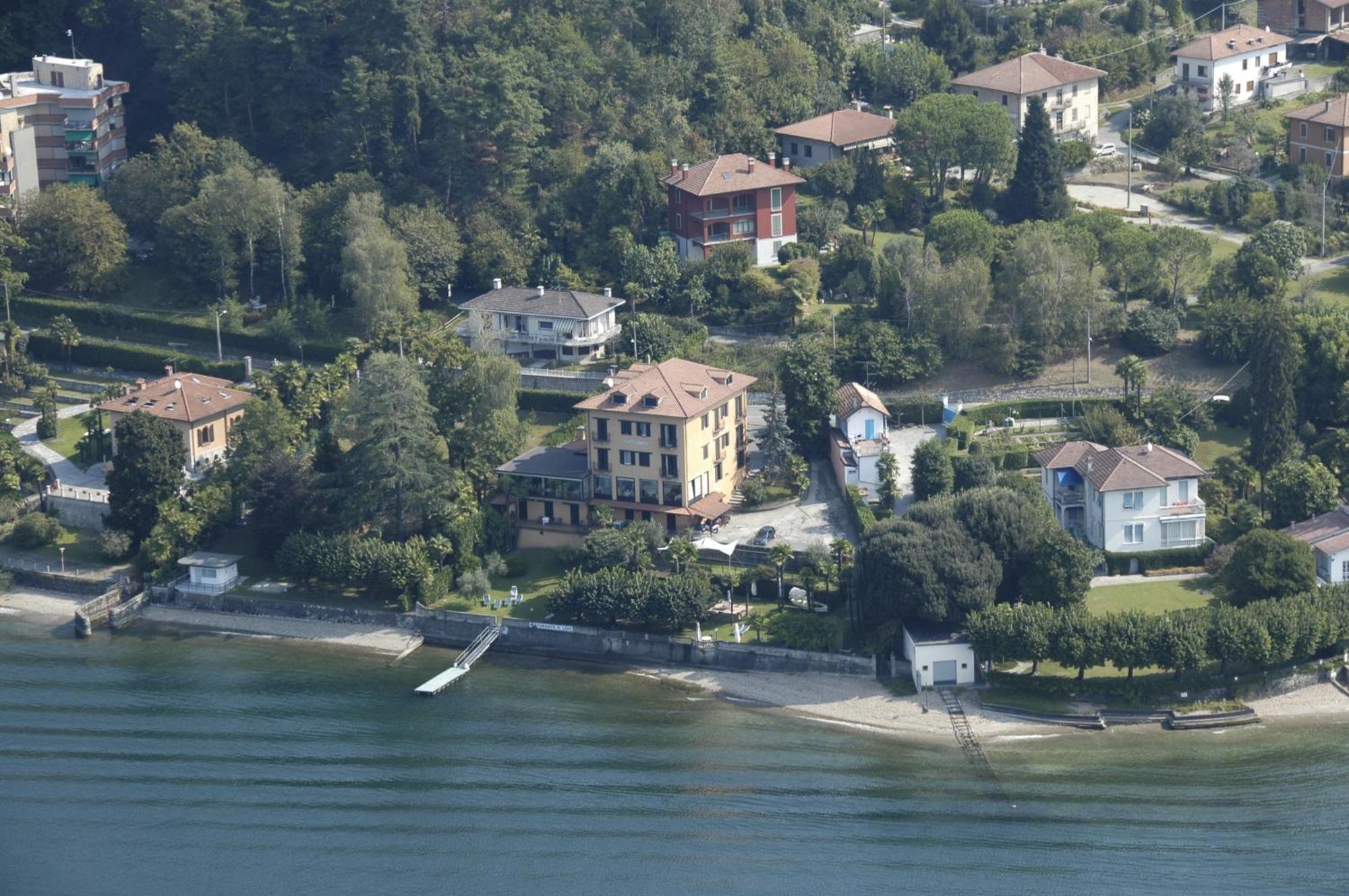 Hotel Lido Ranco Exteriör bild