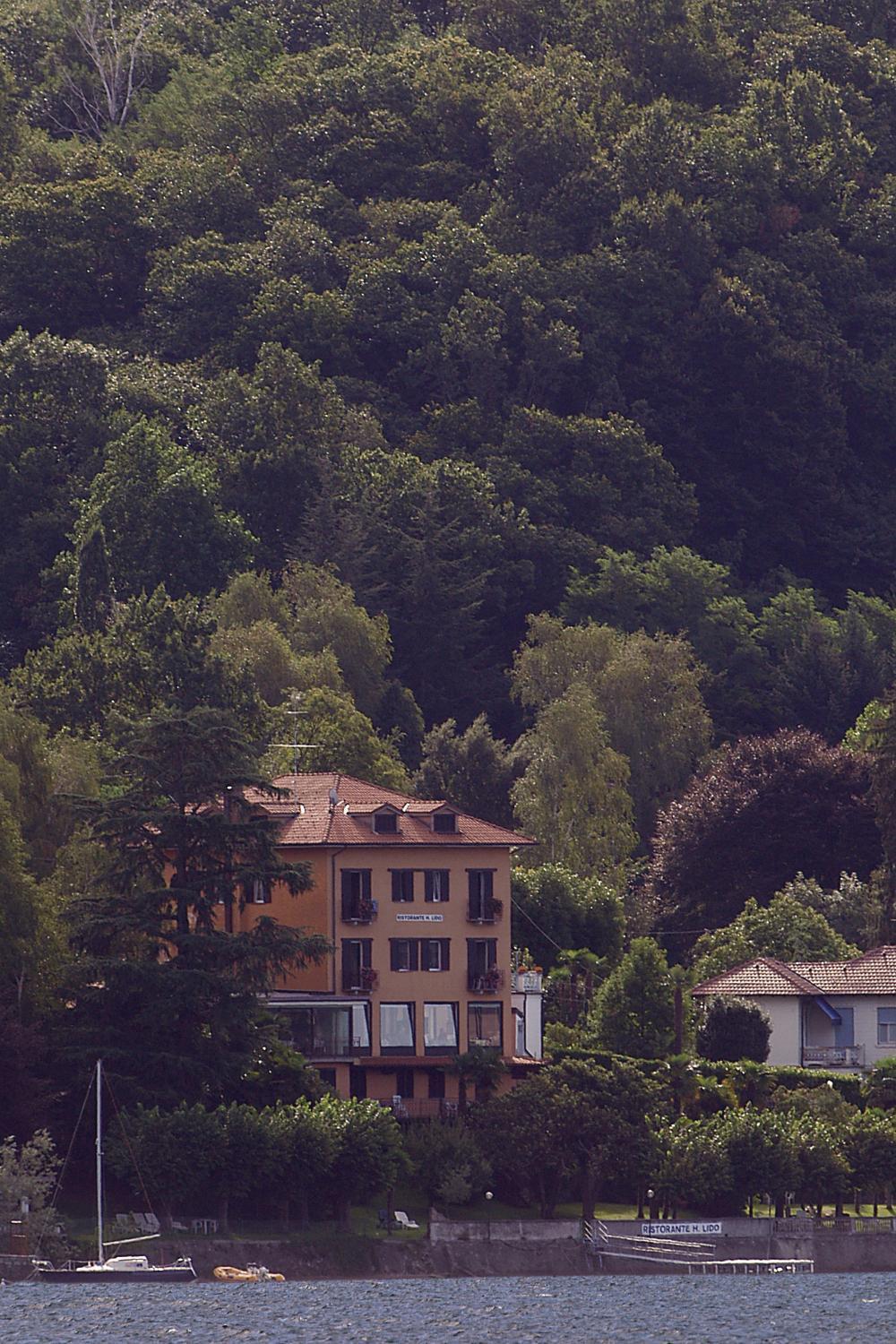 Hotel Lido Ranco Exteriör bild