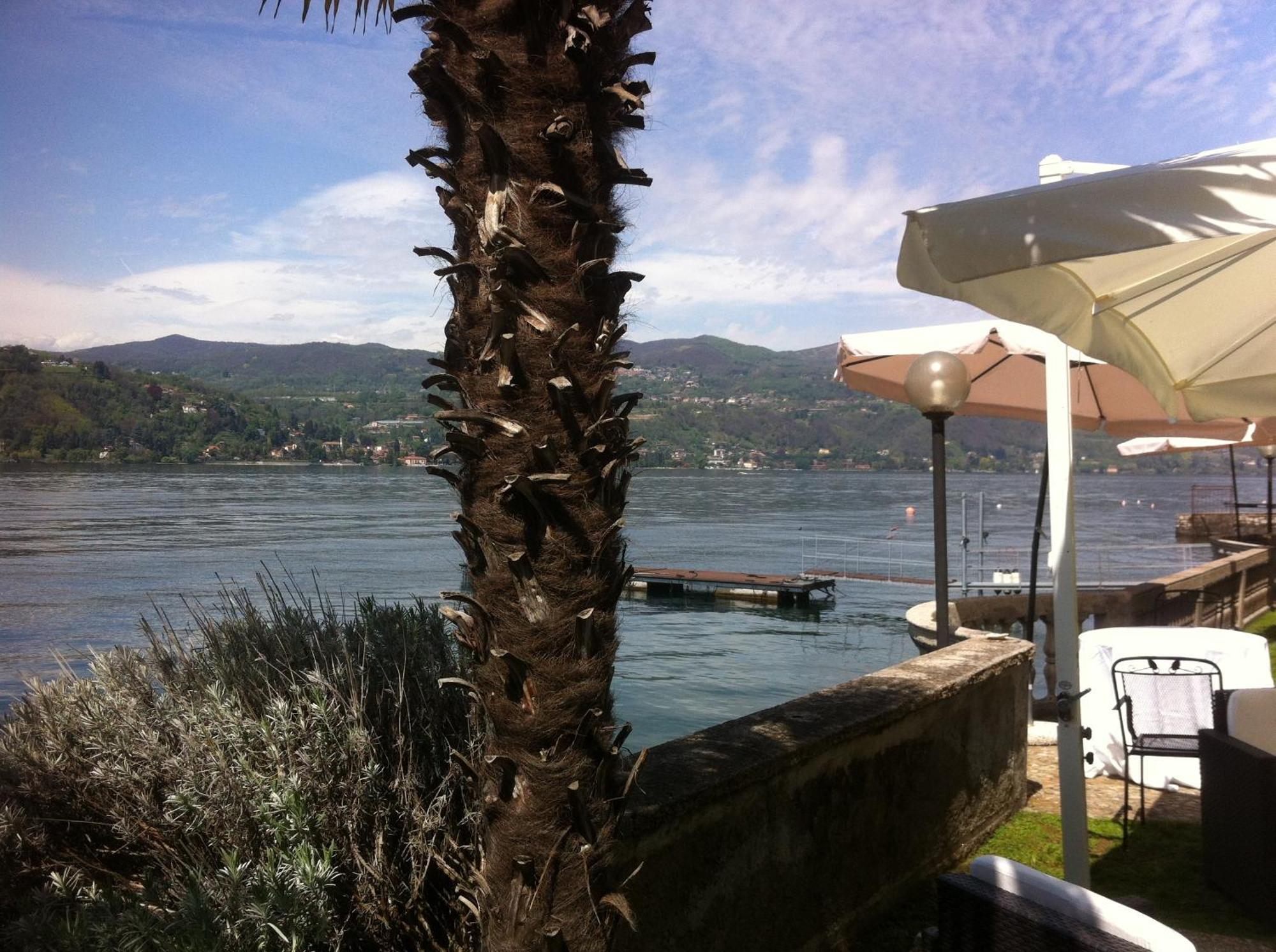 Hotel Lido Ranco Exteriör bild